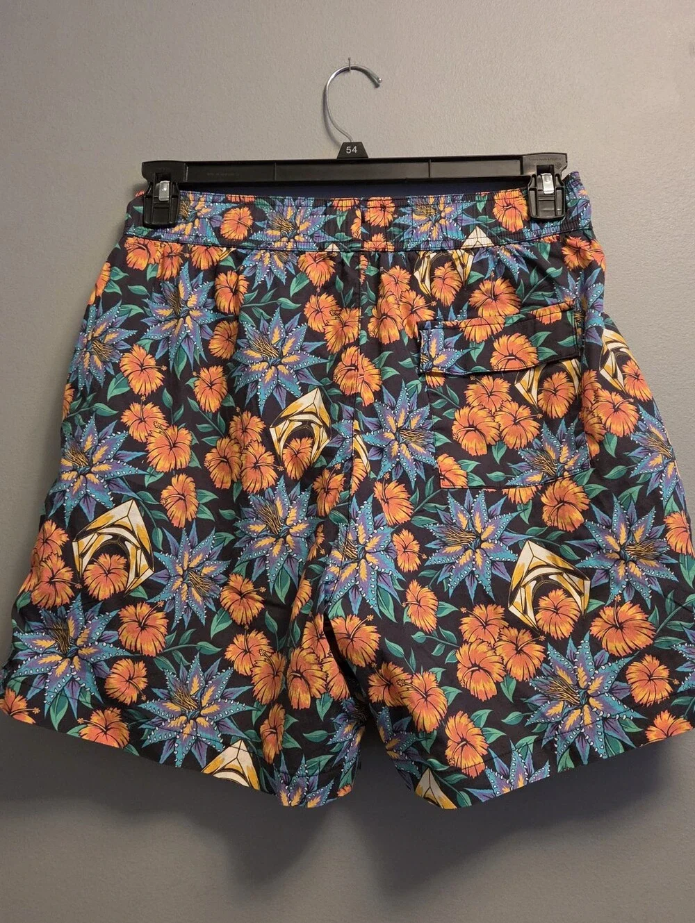 Aquaman DC Warner Bros Floral Hawaiian Swim Trunks Mens NWOT Drawstring Small